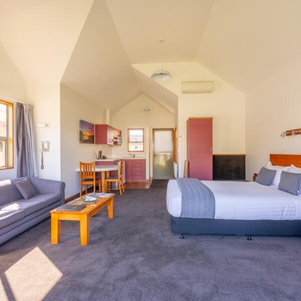 1 bedroom main room 1