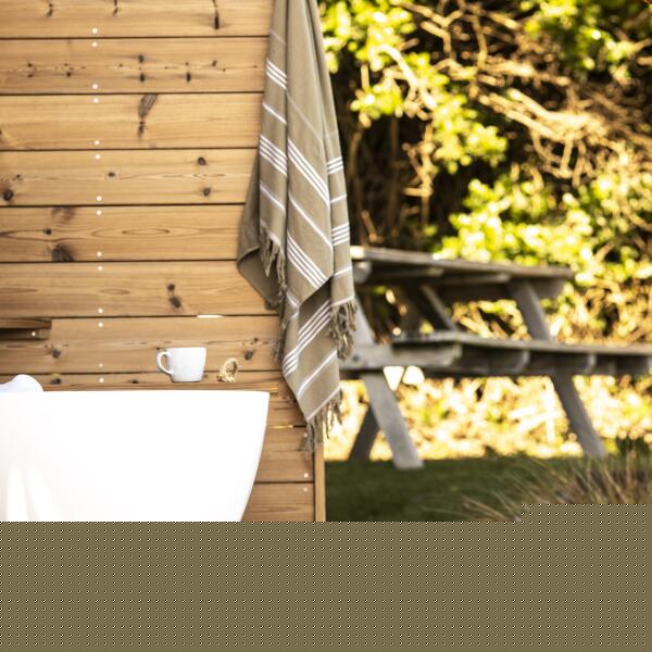 Clifftop Cabin Outdoor Bath
