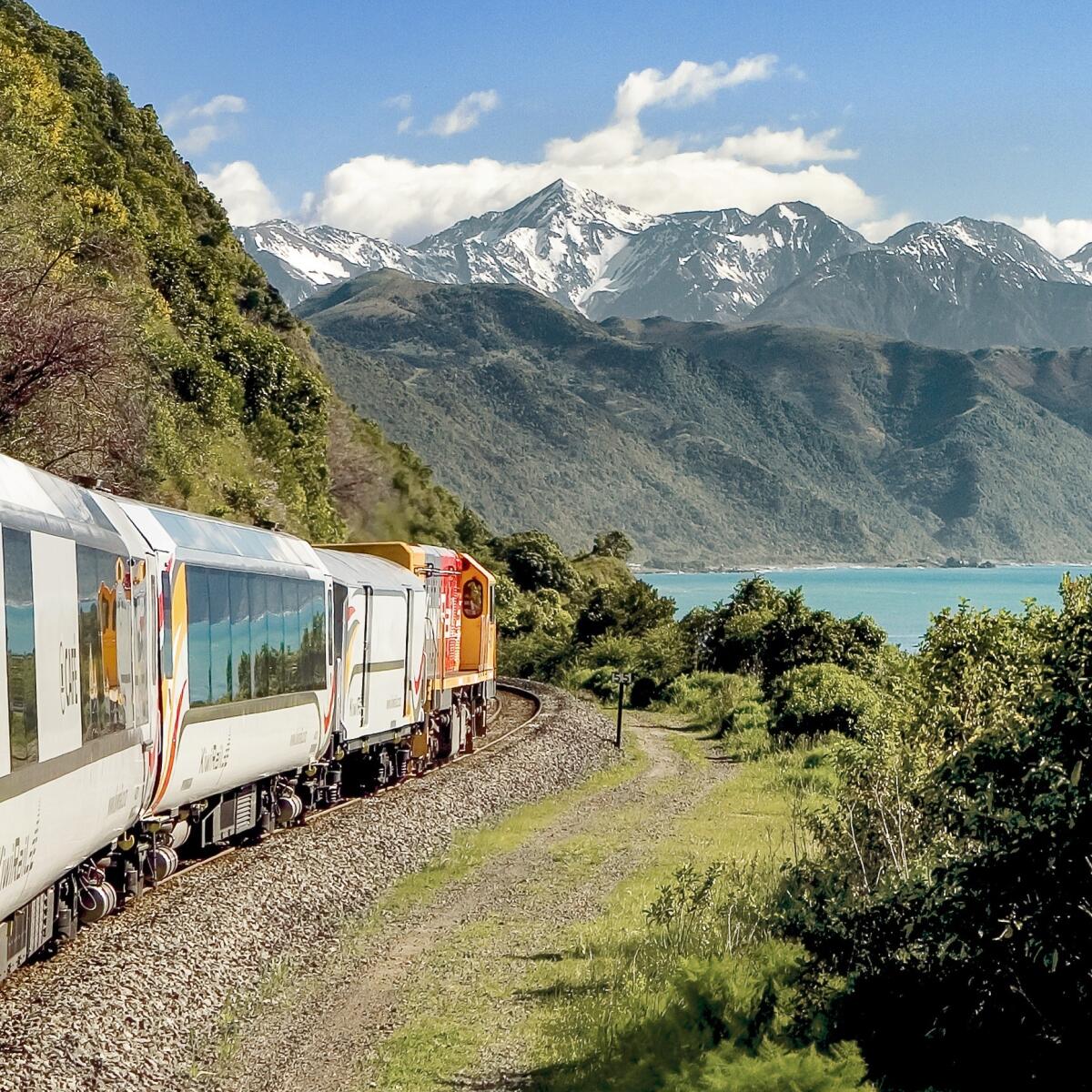 Coastal Pacific Mountains and sea near Oaro DT SH21X14 v2