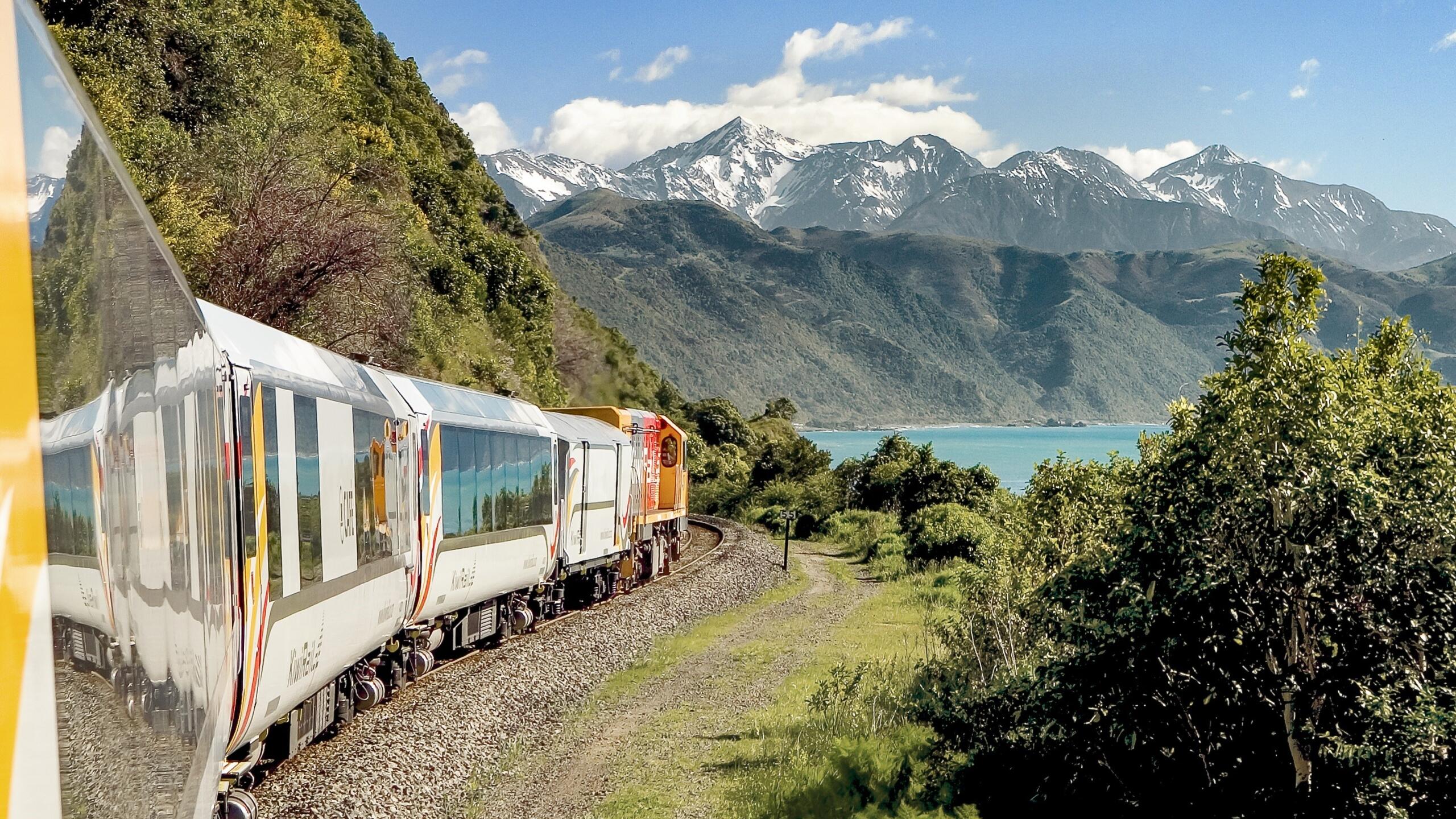 Coastal Pacific Mountains and sea near Oaro DT SH21X14 v2